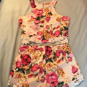 Adorable 2 Piece Floral Top & Short Set! Worn Once